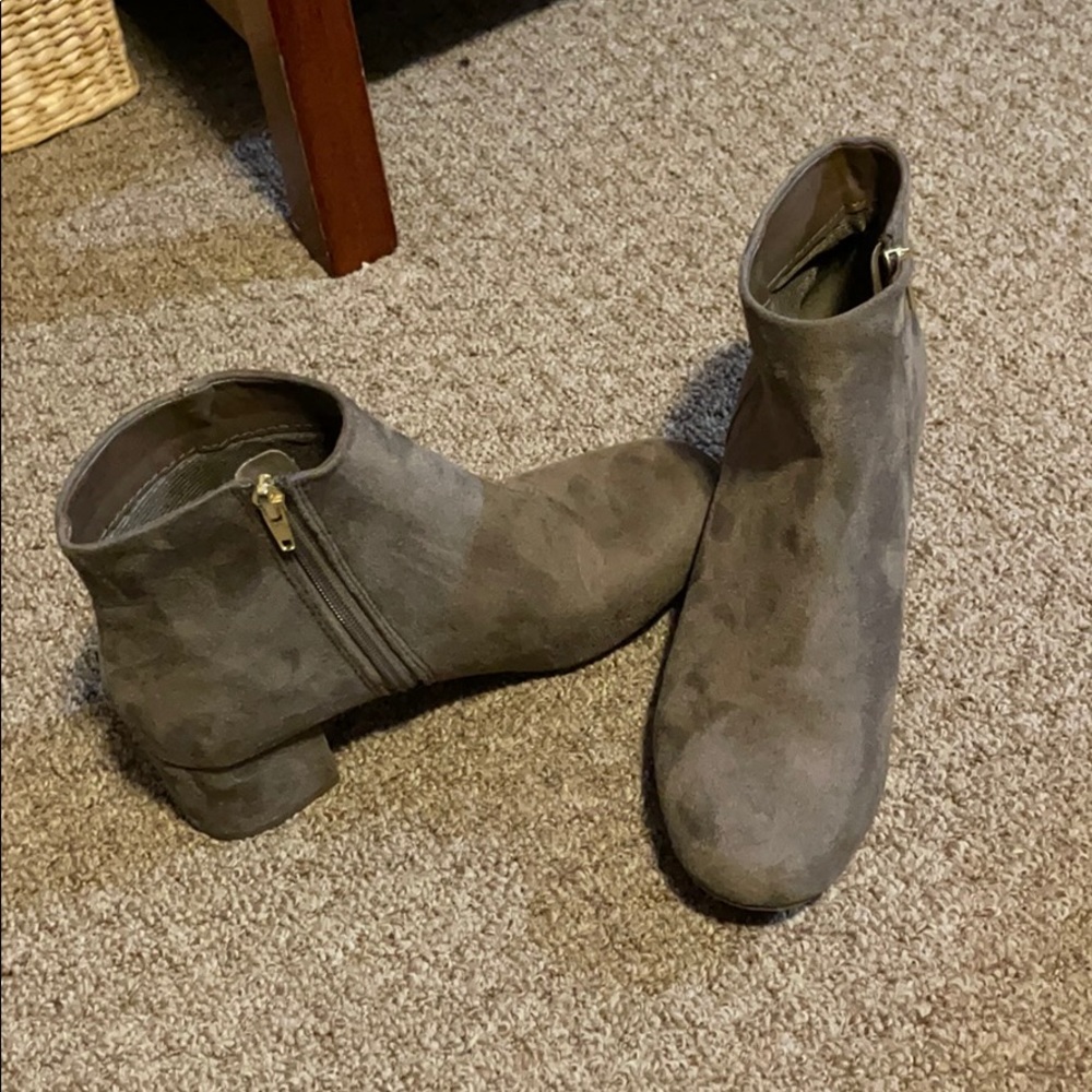 Tan/brown suede booties